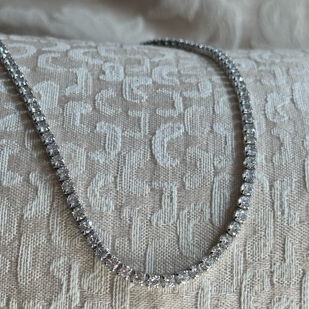 499. Silver Necklace With Crystals